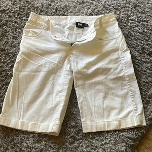 Halley Hansen women white cargo shorts size US 30